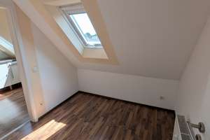 Großzügige Maisonette-Wohnung mit Terrasse, Sauna, Kamin & zwei Stellplätzen in Essen-Frohnhausen – Die vollständige Adresse der Immobilie erhältst du vom Anbieter., 45147 Frohnhausen, Essen – Vorschaubild 16