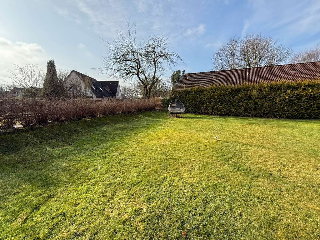 Immobilie in Schwabstedt - Ihr neues Zuhause: Wohnen mit Wintergarten und sonnigen Terrassen - Bild 2