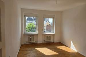 Altbauwohnung mit hohen Räumen und tollen Holzdielen in Innenstadtlage!