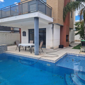 Exklusives Doppelhaus mit privatem Pool und dazugehörigem Country Club in Maravisa