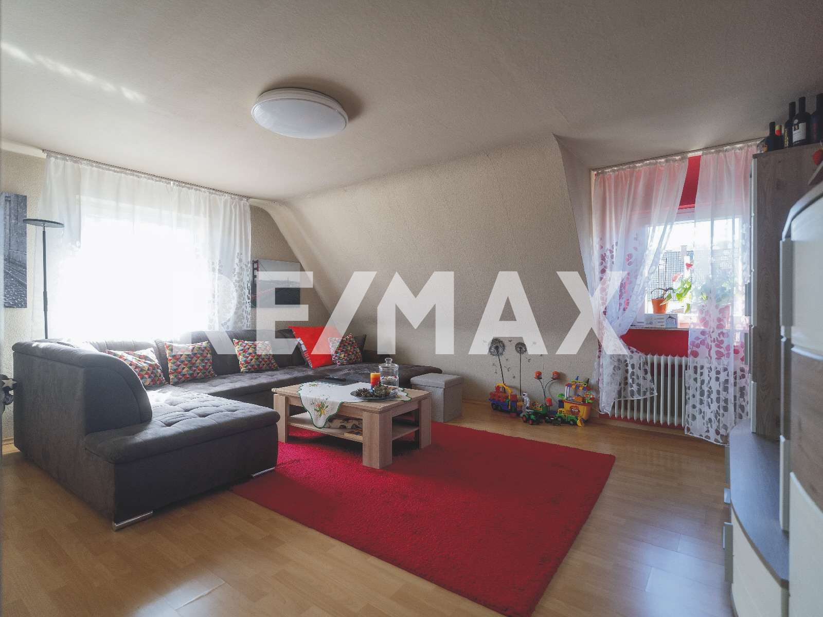 Immobilie in Rietheim-Weilheim - RE/MAX: Ruhig gelegenes Zweifamilienhaus* mit 3 Garagen!* 1 Einheit direkt bezugsfrei! - Bild 4