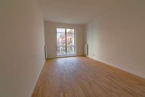 Helle und geräumige Wohnung mit drei Zimmern sowie Balkon und Einbauküche in Berlin Mitte – 10115 Mitte (Ortsteil), Berlin – Vorschaubild 4