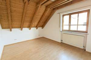 Gemütliches Ambiente mit Dachstudio + 3 Zimmer Wohnung, Stellplatz, Einbauküche – Laimgrubenstraße 12, 85051 Münchener Straße, Ingolstadt – Vorschaubild 5