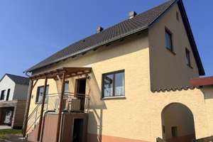 Renovierungsbed 2 Fam. Haus, 8 Zi. Doppelgarage m. Anbau Wfl. 148,20 m² Grund 2.536 m² – Rosenweg 9, 92521 Schwarzenfeld – Vorschaubild 3
