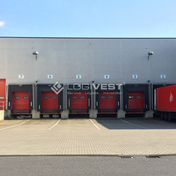 Lagerhalle in unmittelbarer Nähe der A7