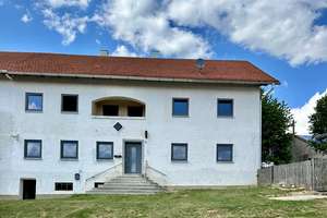 Modernes kernsaniertes Haus auf idyllischen Bauernhof