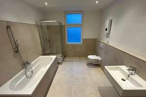 Stilvolle 2‑Zimmer‑Wohnung mit großer Wohnküche & Badewanne – Hünefeldstr. 86, 42285 Barmen, Wuppertal – Vorschaubild 2