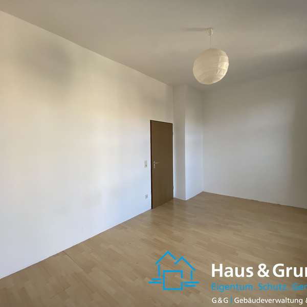 *** gepflegte 2-Zimmer-Wohnung - im denkmalgeschütztem Altbau - mit Dachterrasse ***