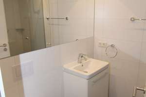 Nur noch einziehen! Komplett möbliertes 1-Zi.-Apartment im "Turm" eines eleganten Apartmenthauses! – Nagahama-Allee 76, 86153 Am Schäfflerbach, Augsburg – Vorschaubild 5