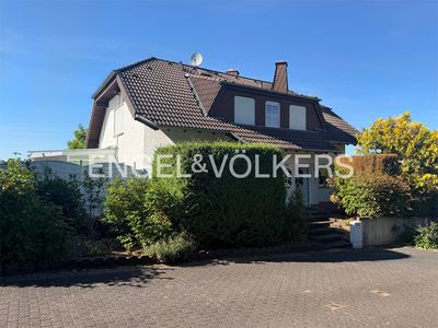 Großzügiges Einfamilienhaus mit Indoor-Schwimmbad in ruhiger Ortsrandlage