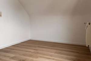 Charmante 2-Zimmer Dachgeschosswohnung in Bonn-Beuel – Die vollständige Adresse der Immobilie erhältst du vom Anbieter., 53225 Schwarzrheindorf/Vilich-Rheindorf, Bonn – Vorschaubild 3