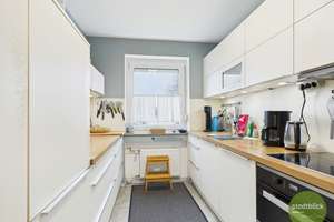  SUPER SCHNITT! 5 ZIMMER, EINBAUKÜCHE, SONNENBALKON, 2 PKW-STELLPLÄTZE... – Die vollständige Adresse der Immobilie erhältst du vom Anbieter., 65201 Schierstein, Wiesbaden – Vorschaubild 8