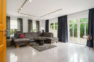 Exklusives Wohnen mit Gewerbepotenzial – 217 m² Wohnhaus + 250 m² Halle – Die vollständige Adresse der Immobilie erhältst du vom Anbieter., 26487 Blomberg – Vorschaubild 21