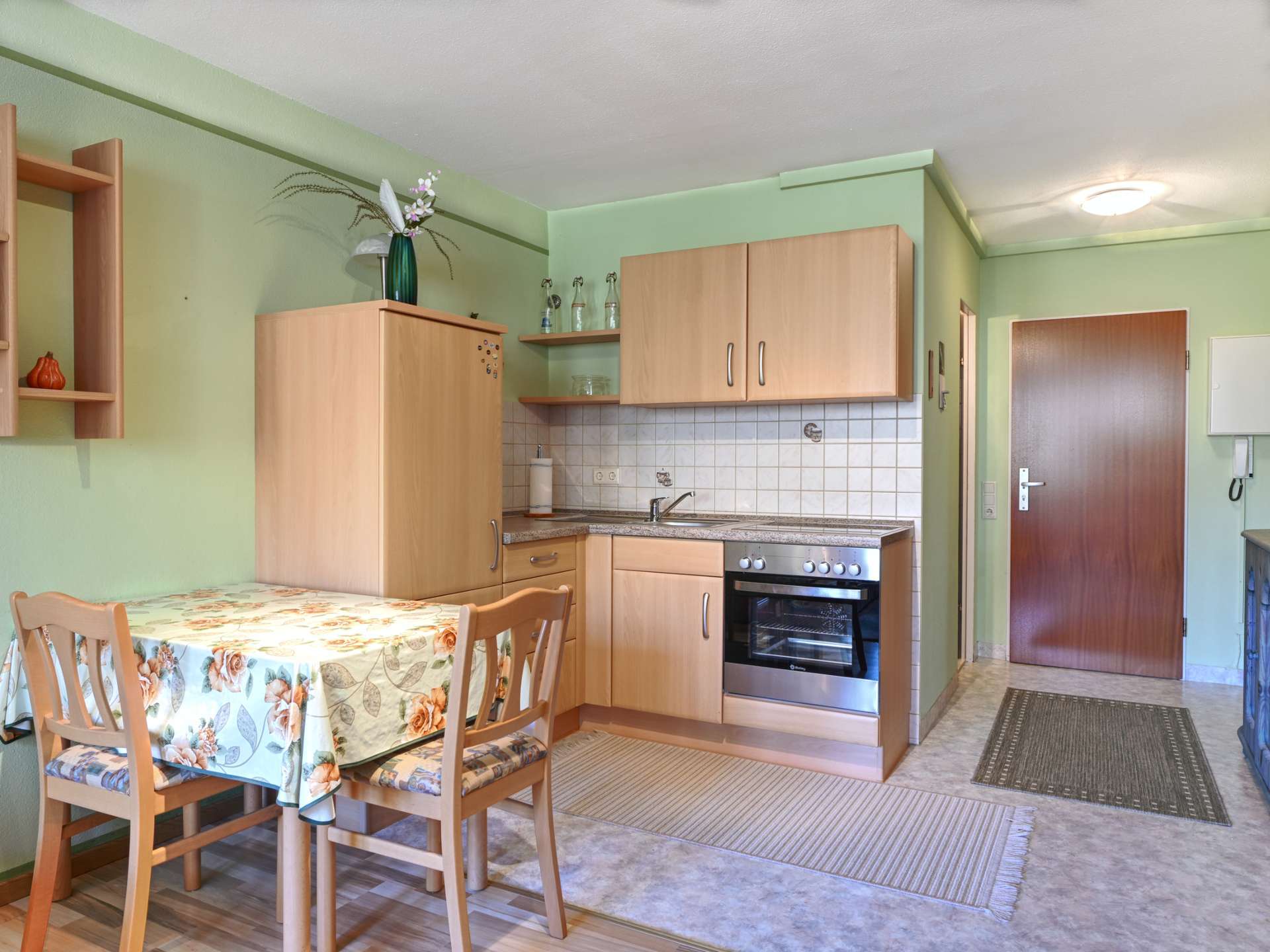 Immobilie in Riedenburg - Gepflegte 2-Zimmer-Wohnung mit TG-Stellplatz & EBK in Gundlfing - ca. 6 % Rendite möglich - Bild 2