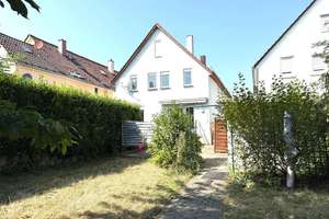 Doppelhaushälfte mit großem Garten