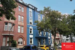 Charmante 3-Zimmer-Altbauwohnung mit Balkon & Aufzug in beliebter Lage
