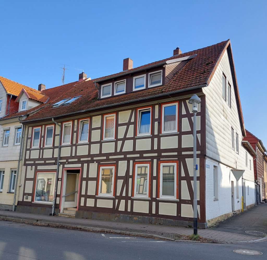 Immobilie in Dransfeld - Dransfeld: Bezugsfreies Mehrfamilienhaus mit 3 Wohneinheiten für Eigenbedarf und Kapitalanlage - Bild 0