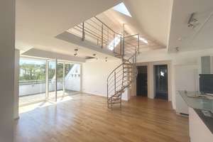 Sehr schöne GALERIE-Wohnung. Ideal für ein PAAR ohne Kinder. Balkon, Einbauküche, Stellplatz. FREI – Die vollständige Adresse der Immobilie erhältst du vom Anbieter., 70599 Schönberg, Stuttgart – Vorschaubild 2