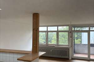 Frisch renovierte 3-Zimmer-Wohnung mit Balkon
