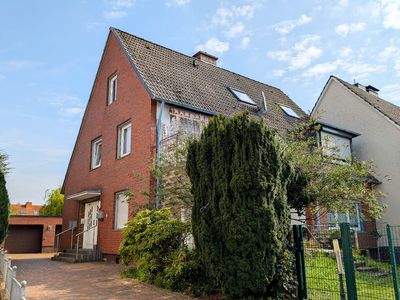 Solides und gepflegtes Zweifamilienhaus mit ausgebautem Dachgeschoss in Hasbergen