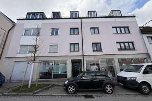 Bezugsfrei! Attraktive 3-Zimmer-Dachgeschosswohnung im Herzen von Dachau! – Brucker Str. 1, 85221 Dachau – Vorschaubild 1