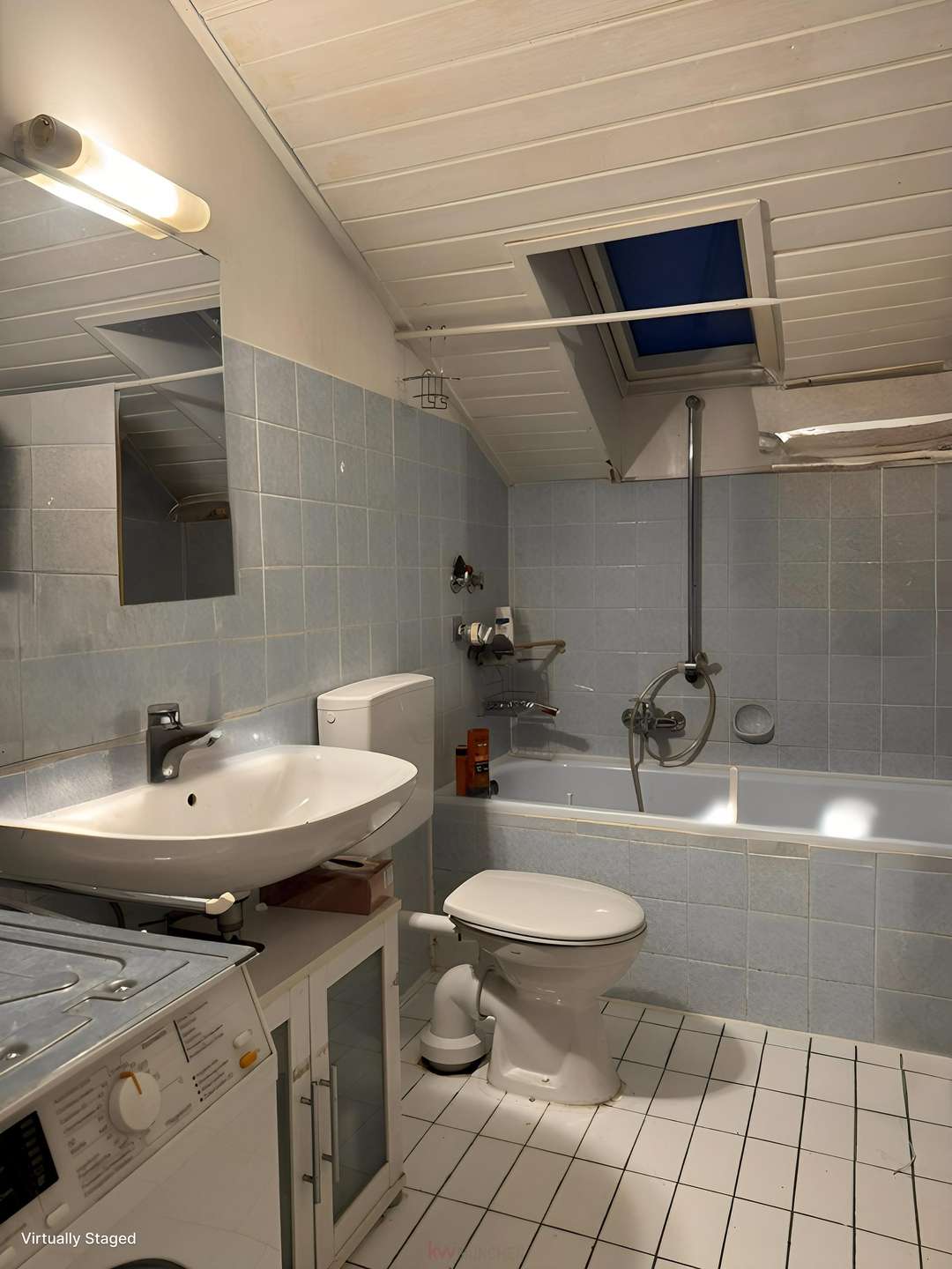 Immobilie in Rosenheim - Kapitalanleger aufgepasst! Hochschulnah, bestens vermietete 2-Zimmer Wohnung Im Dachgeschoß - Bild 3