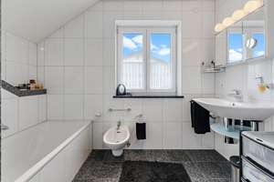Top gepflegtes Einfamilienhaus mit viel Platz in einer der besten Lagen des Ingolstädter Südwestens! – Die vollständige Adresse der Immobilie erhältst du vom Anbieter., 85051 Südwest, Ingolstadt – Vorschaubild 43