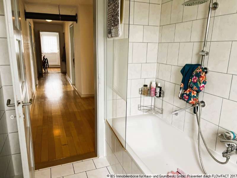 Immobilie in Gerabronn - STIL - CHARME - PLATZ: Stattliches, gepfelgtes 2-Familienhaus mit 3 Garagen und großem Grundstück - Bild 9