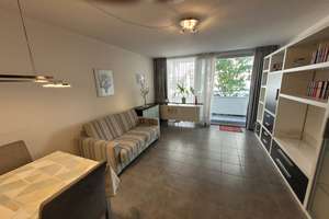 GEPFLEGTE  WOHNUNG MIT BALKON, SEP. KÜCHE UND DACHGARTEN