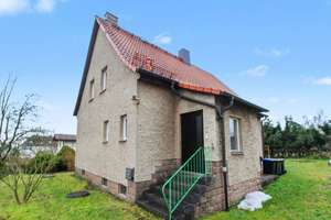 Modernisierungsbedürftiges Einfamilienhaus mit großem Grundstück in Chemnitz Grüna – Die vollständige Adresse der Immobilie erhältst du vom Anbieter., 9224 Grüna, Chemnitz – Vorschaubild 1