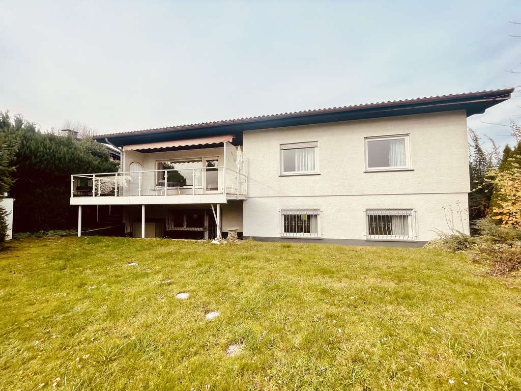 Immobilie in Lich - Einfamilienhaus m. ausgebauten Untergschoss und Garten in begerter Lage von Lich! - Bild 0