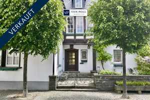 *VERKAUFT* Stilvolles Stadthaus mit unverbaubarer Aussicht und luxuriöser Ausstattung – Hochsauerlandkreis – Vorschaubild 1