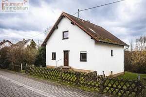 Charmantes Einfamilienhaus mit großem Grundstück und viel Gestaltungspotenzial – Fortunatusstraße 11, 53577 Neustadt (Wied) – Vorschaubild 2