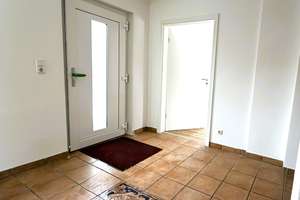 Schnuckeliges, kleines EFH mit Garten und Carport in Stadtrandlage – Fichtenstraße 11A, 94315 Eglsee, Straubing – Vorschaubild 2