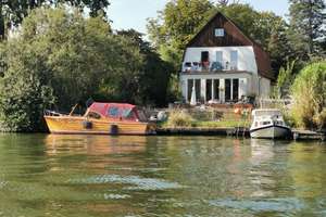 modernisiertes Traumhaus am See, mit Bootssteg,Terrasse, großem Garten , Anbau mit separatem Eingang – Imkerweg 42c, 12527 Schmöckwitz, Berlin – Vorschaubild 1
