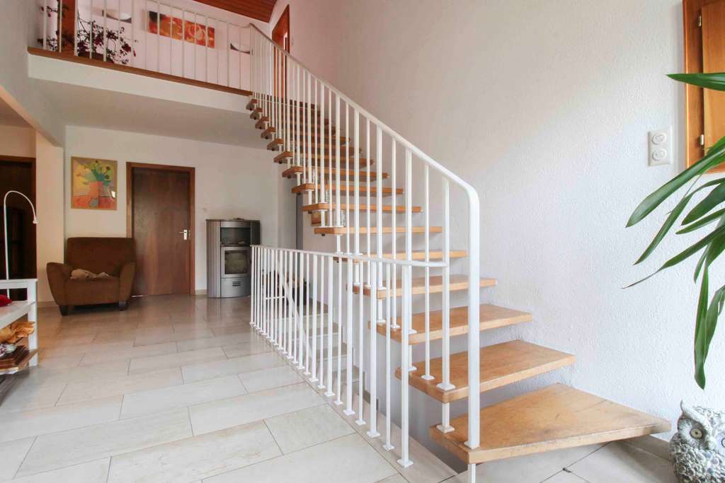 Immobilie in Eschelbronn - Wohnen mit Aussicht in Eschelbronn: Freistehendes Ein-/Zweifamilienhaus mit Potenzial - Bild 3