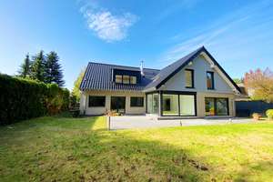 Freistehende Villa auf einem Traumgrundstück zu vermieten Kurzzeitmiete bis April 2028 !!!