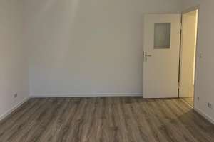 frisch sanierte 2-Zimmerwohnung *lichtdurchflutet* – Mozartstraße 12, 47226 Rheinhausen-Mitte, Duisburg – Vorschaubild 3