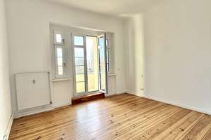 Sanierter Altbau mit gehobener Ausstattung in schöner Lage - Anfrage bitte schriftlich