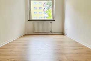 „Geräumige 3-Zimmer-Wohnung mit Balkon und Einbauküche – perfekt für Familien und Wohngemeinschaften – Leimbachweg 26, 51069 Köln – Vorschaubild 10