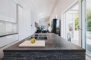 Eine Wohnung mit Charakter: Penthouse in naturnaher Lage – Die vollständige Adresse der Immobilie erhältst du vom Anbieter., 79100 Günterstal, Freiburg im Breisgau – Vorschaubild 3