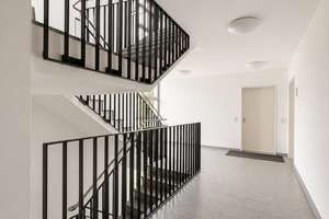 Exklusive 2-Zimmer-Wohnung mit Luxusausstattung und verglaster Loggia in Augsburg-Göggingen – Die vollständige Adresse der Immobilie erhältst du vom Anbieter., 86199 Göggingen-Süd, Augsburg – Vorschaubild 4