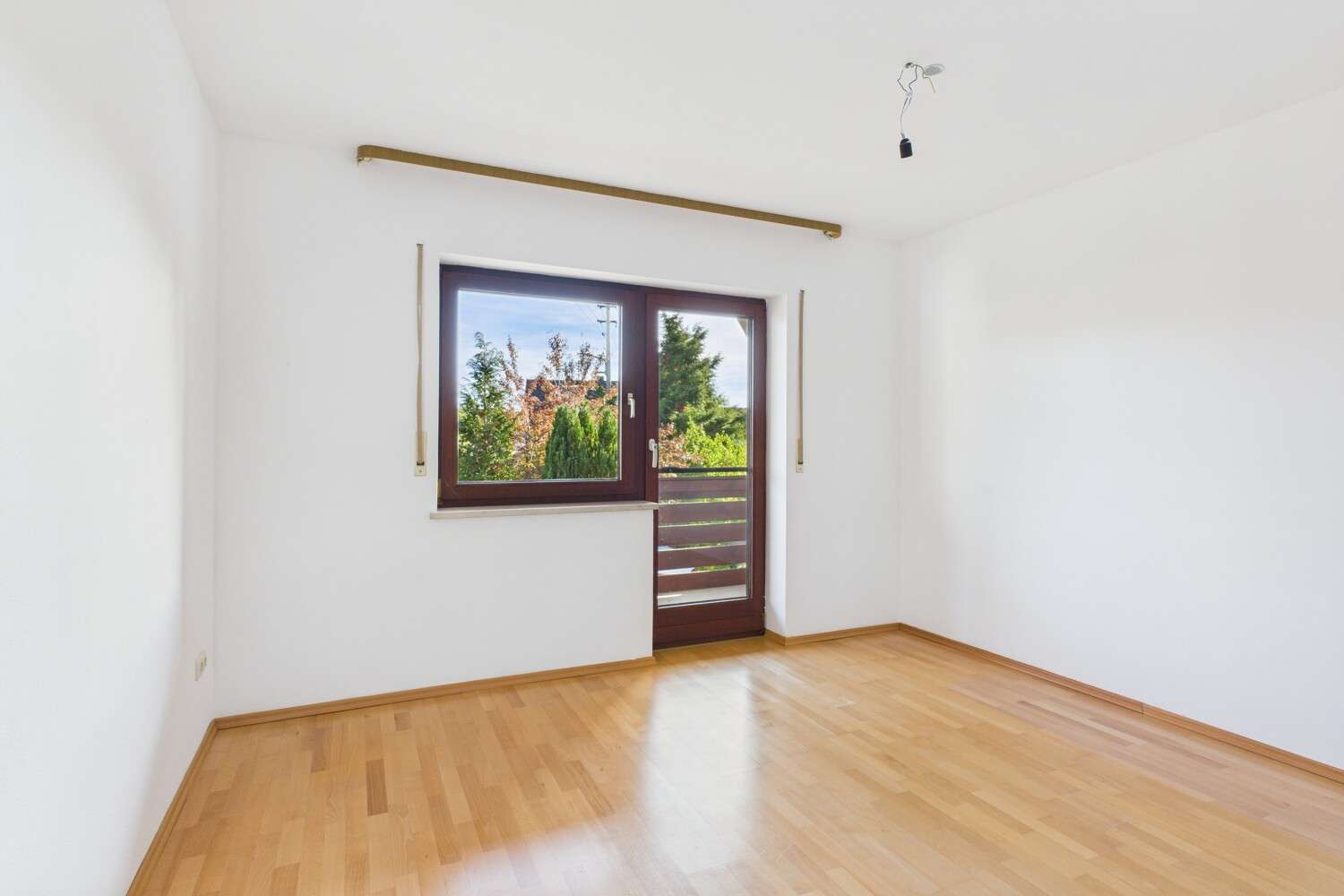 Immobilie in Gessertshausen - Sofort bezugsbereit: Gepflegte Doppelhaushälfte mit Gartenidylle und großzügigem Raumkonzept - Bild 5