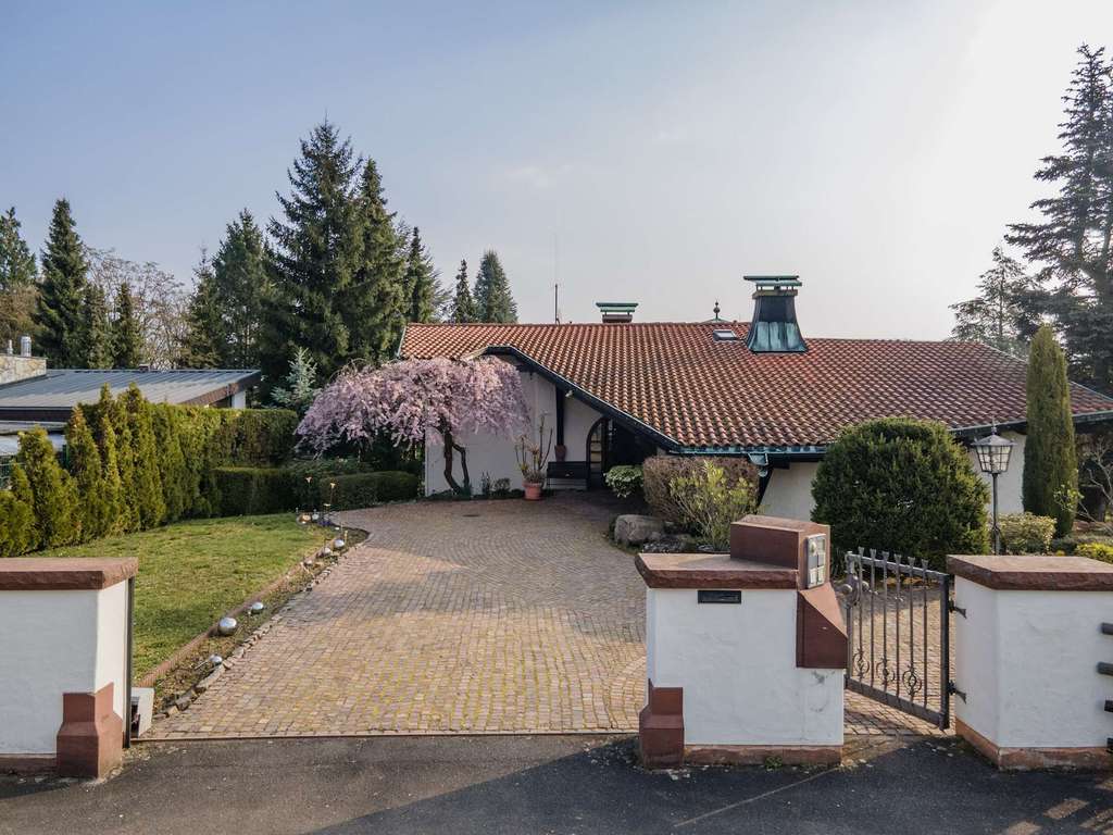 Immobilie in Niedernberg - Ein Ort für Rückzug statt Alltag – Anwesen mit Seele am Main - Bild 1