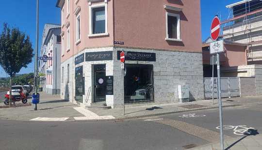 Bild von FRANKFURT-ESCHERSHEIM: Gepflegtes freistehendes 4-Familien-Wohn-u. Geschäfts-Haus - ALTBAU -