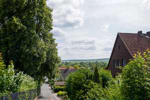 Einfamilienhaus mit Einliegerwohnung, traumhaftem Fernblick, großem Garten in Oelber am weißen Wege – Wolfenbüttel (Kreis) – Vorschaubild 3