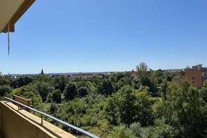 Geräumige Familienwohnung mit Balkon und besten Ausblick | EBK auf anfrage dazu