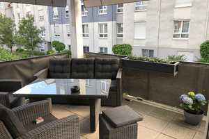 Helle moderne Balkon-Wohnung mit 2 Stellplätzen in zentraler aber ruhiger Lage von Schwalbach
