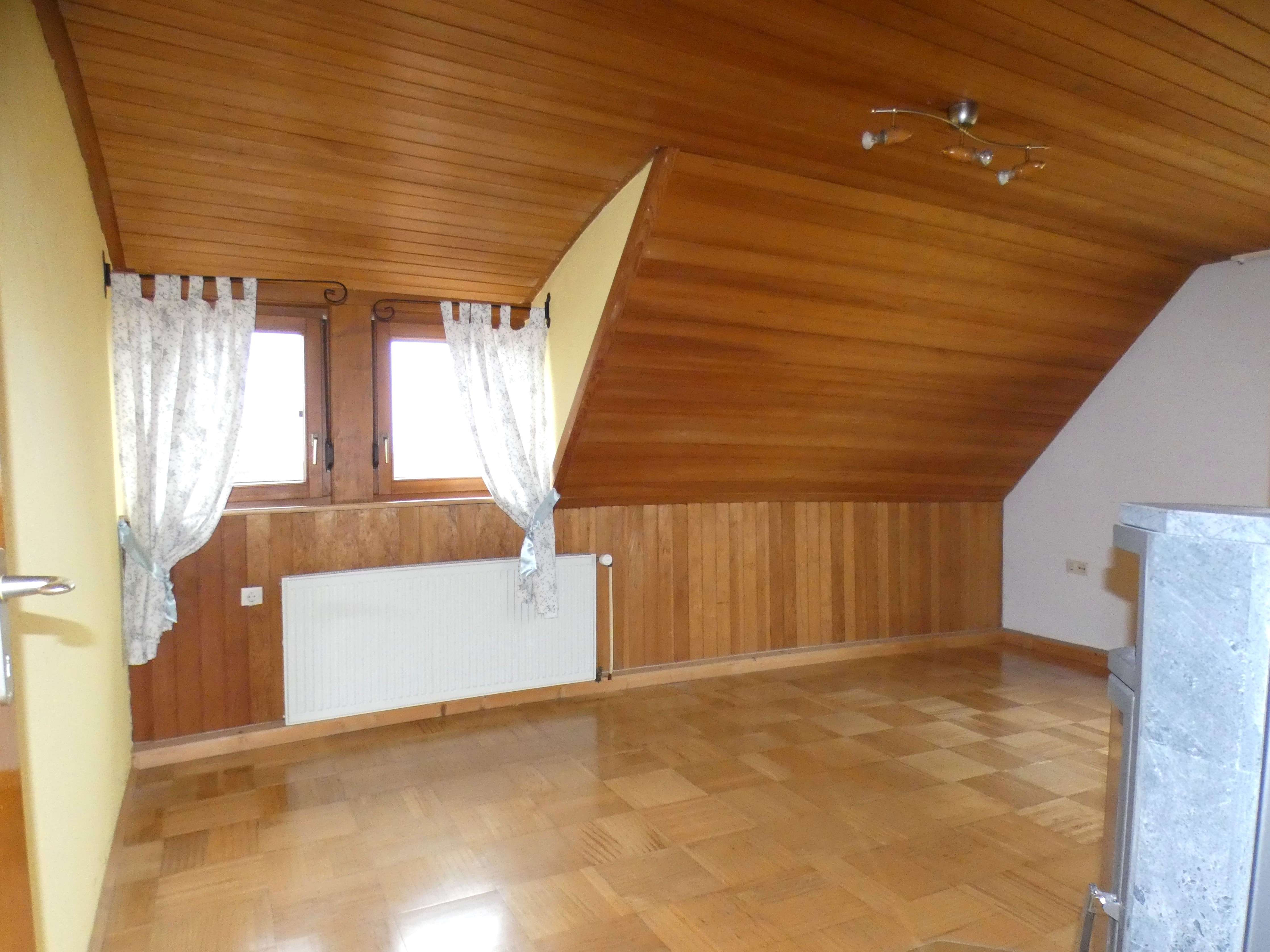 Immobilie in Asselfingen - CHARMANT & RUHIG GELEGEN: Zweifamilienhaus mit Garage und schönem Garten in Asselfingen zu verkaufen - Bild 11