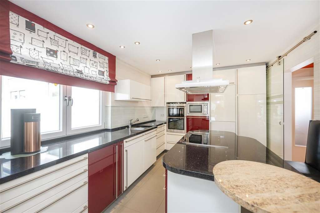 Immobilie in Wirges - Stilvolle Eigentumswohnung mit hochwertiger Einbauküche und Balkon in zentraler Lage - Bild 1